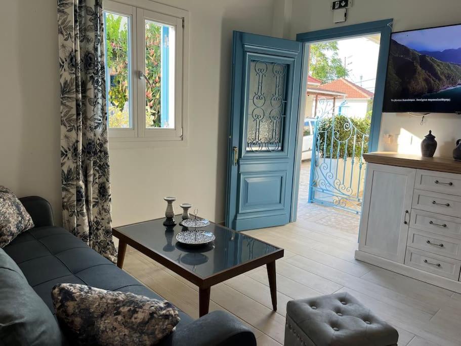 Reginas Studios & Apartments- Blue Flower Apartment * Fiskardo