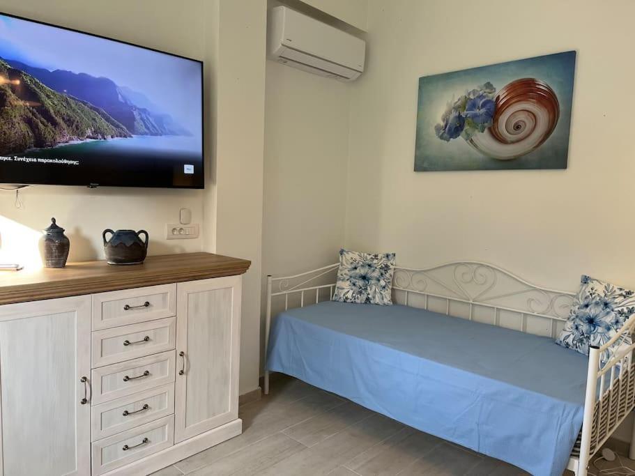 Reginas Studios & Apartments- Blue Flower Apartment *